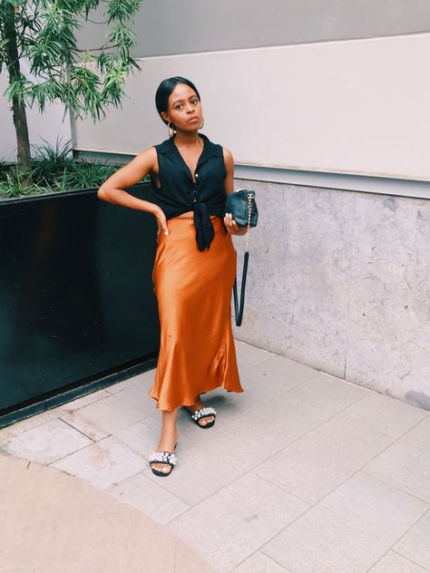 Silk orange midi skirt outfit for casual summer lunch Burnt Orange Silk Skirt Outfit, Orange Slip Skirt Outfit, Silky Midi Skirt Outfit, Orange Silk Skirt Outfit, Orange Satin Skirt Outfit, Burnt Orange Skirt Outfit, Silk Slip Skirt Outfit, Orange Maxi Skirt Outfit, Silk Skirt Outfit Summer