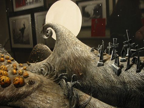 Nightmare Before Christmas set | Flickr - Photo Sharing! Halloween Diorama, Pumpkin Field, Jack The Pumpkin King, Christmas Diorama, Tim Burton Art, Nightmare Before Christmas Halloween, Tim Burton Movie, Set Photo, Halloween Village