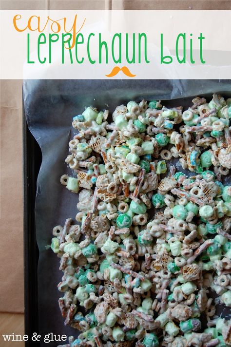 How to Trap a Leprechaun {Easy Leprechaun Bait} - Simple Joy Leprechaun Bait, List Of Lists, Leprechaun Trap, Saint Patties, Chex Mix, Crispy Treats, Irish Recipes, Rice Crispy, Holiday Food