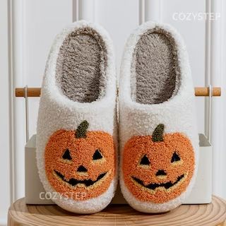 Cozystepz - Etsy Fall Slippers, Halloween Decor Diy, Black Pumpkin, Zucca Halloween, Winter Slippers, Warm Slippers, Halloween Designs, Spooky Pumpkin, Pumpkin Theme