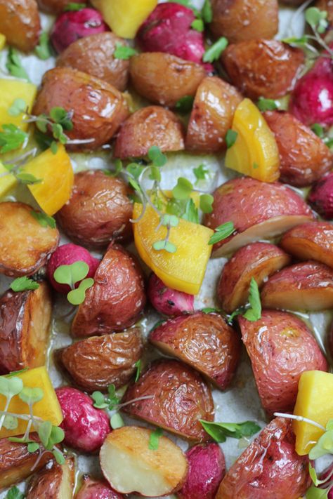 Looking for a great side dish for your next cookout? Try this beautiful recipe for sheet pan roasted vegetables! Red potatoes, radishes and golden beets! Hooray for root vegetables! Sheet Pan Roasted Vegetables, Pan Roasted Vegetables, Snack Lunch, Mom Recipes, Golden Beets, Dried Beans, Red Potatoes, Vegetarian Recipes Dinner, Root Vegetables