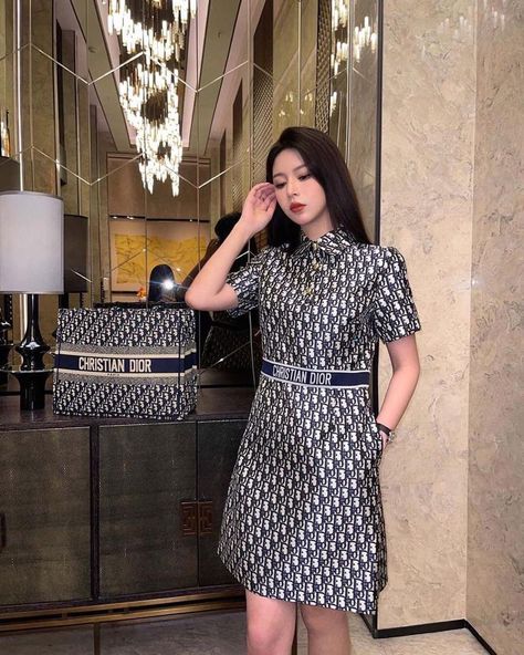 Dior Dress Casual, Dior Outfit, Christian Dior Dress, Dior Dress, Pose Fotografi, Korean Girl Fashion, Luxury Women Fashion, Teenage Fashion Outfits, High End Fashion