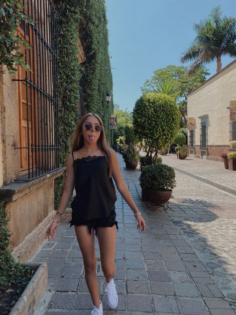 #tequila #guadalajara #aesthetic #outfit #summer #ootd #mexico #trip #travel #jalisco #outfitjalisco Tequila Jalisco Outfit, Guadalajara Aesthetic, Tourist Aesthetic, Aesthetic Outfit Summer, Mexico Trip, Aesthetic Ootd, Cute Couple Halloween Costumes, Summer Ootd, Chapati