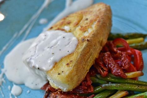 Pan-fried Halibut Recipe With Creamy Lemon Garlic Sauce Is Ready in Less Than 15 Minutes #30secondmom Creamy Lemon Garlic Sauce, Creamy Lemon Sauce, Halibut Recipe, 30seconds Food, Chicken Dumplings Recipe, Cream Cheese Appetizer, Lemon Garlic Sauce, Frito Pie, Halibut Recipes