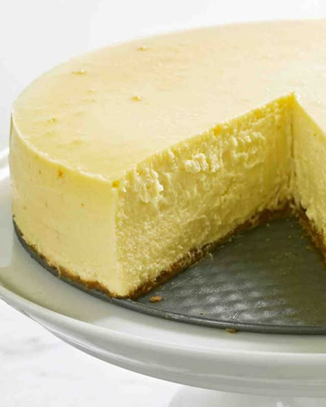 Rico e suave  Martha Stewart's Favorite Cheesecake Recipes: New York-Style Cheesecake Mousse Dolce, New York Style Cheesecake, Martha Stewart Recipes, Classic Cheesecake, New York Cheesecake, Food Cakes, Cheesecake Recipes, Martha Stewart, Just Desserts