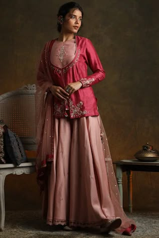 Long Blouse Designs, Angrakha Style, Lehenga Designs Simple, Indian Bride Outfits, Latest Dress Design, Ladies Blouse Designs, Indian Dresses Traditional, Traditional Indian Outfits, Dress Design Patterns