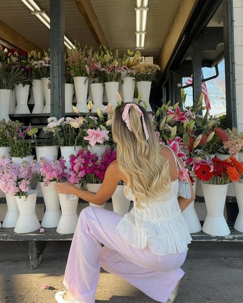 Fresh blooms to start the week 🌸🤗 Pink Aesthetic Pictures, Aesthetic Summer Outfits, Pink Glitter Wallpaper, European Aesthetic, Pink Wallpaper Girly, Pink Tumblr Aesthetic, Soft Pink Theme, Cold Weather Outfit, European Summer Outfits