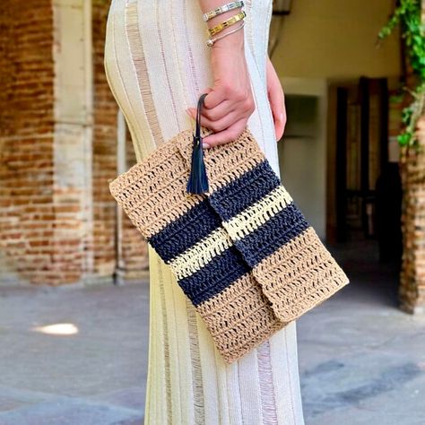 ☀️ Step up your summer style with our Crochet Raffia Summer Fashion Evening Striped Straw Beach Bag.  ☀️ This handwoven clutch, featuring elegant black and gold stripes, is the perfect accessory for beach weddings, resort wear, and evening outings.  ☀️ Crafted with high-quality raffia, this handbag combines sophistication and practicality, making it an essential addition to your summer wardrobe. 🎁 Handmade with care, it combines practicality with elegance, making it an ideal accessory for any s Summer Clutch Bag, Crochet Beach Bag, Metallic Clutch Bag, Crochet Clutch Bags, Raffia Crochet, Metallic Clutch, Straw Beach Bag, Crochet Clutch, Striped Bags