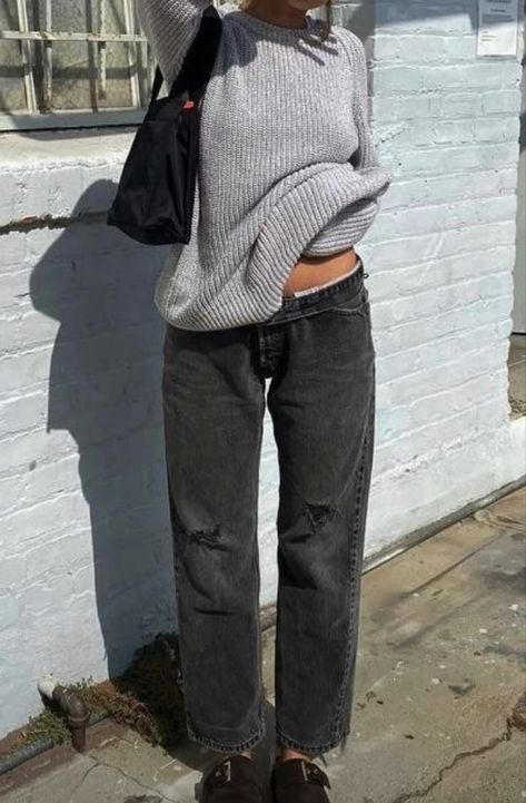 Jeans Outfit Winter Aesthetic, Gray Jeans Outfit Aesthetic, Gray Jeans Outfit Winter, Jeans Outfit Aesthetic, Birkenstock Clogs Outfit, Aesthetic Winter Outfit, Grey Jeans Outfit, Fall Outfit Aesthetic, Fall Outfits 2022