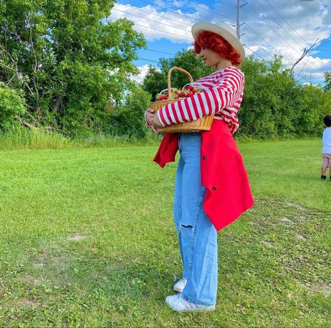 Strawberry Shortcake Makeup, Strawberry Halloween, Strawberry Shortcake Halloween Costume, Casual Halloween Costumes, Strawberry Shortcake Outfits, Strawberry Shortcake Costume, Strawberry Costume, Warm Halloween, Twin Halloween