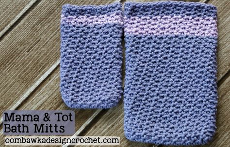 Mama and Tot Bath Mitts #freepattern #crochet Glove Pattern, Design Crochet, Crochet Washcloth, All Free Crochet, Quick Stitch, Crochet Dishcloths, Crochet Kitchen, Single Crochet Stitch, Crochet Stitches Tutorial