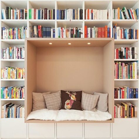 Clean Design on Instagram: “This built-in bench surrounded by bookshelves creates a perfect reading nook. @houzz” Home Library Decor, Design Ložnic, Home Library Rooms, Renovation Inspiration, Library Room, Home Library Design, Bookshelves Diy, Home Libraries, Library Decor