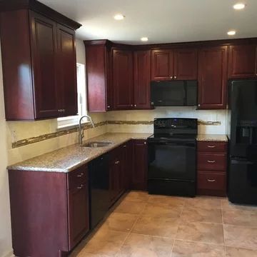 Marietta Kitchen & Hall Bathroom - Traditional - Kitchen - Atlanta - by Weidmann Remodeling | Houzz Cherry Kitchen Cabinets, Red Kitchen Cabinets, Bathroom Traditional, Best Wall Colors, Kitchen Cabinets Pictures, Mahogany Cabinets, Cherry Kitchen, Cherry Cabinets, Dark Mahogany