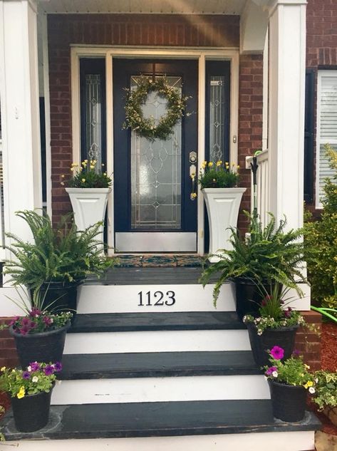 Front Porch Stairs, Front Porch Flower Pots, Outside Stairs, Front Porch Flowers, Front Door Steps, Front Porch Steps, Porch Stairs, Front Porch Planters, Front Stairs