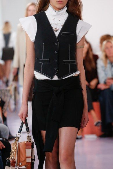 Vest Runway, Evolution Of Fashion, Short Vest, Vogue Paris, Vest Dress, Womens Vest, High Fashion, Chloe, Fashion Show