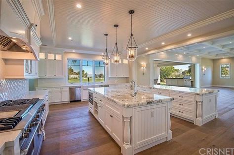 Kylie Jenner's Humongous $12M Mansion Is Her Most Over-the-Top Home Yet Kylie Jenner Kitchen, Luxury Kitchens Mansions, Celebrity Kitchens, Double Island Kitchen, Hidden Hills, Expensive Houses, Luxury Kitchen Design, Luxury Kitchens, Kitchen Photos