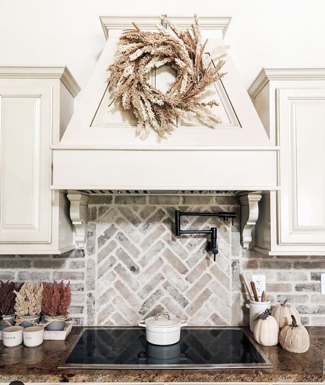 Brick Tile Backsplash Kitchen, Kitchen Farmhouse Backsplash, Farmhouse Backsplash Kitchen, Small Kitchen Backsplash Ideas, Modern Farmhouse Backsplash, Farmhouse 2023, Cranberry Farm, Farmhouse Kitchen Backsplash Ideas, Brick Tile Backsplash