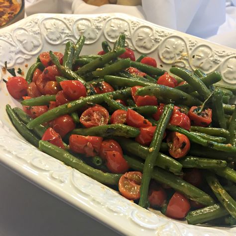 Yummy Green Beans, Green Beans With Tomatoes, Cherry Tomatoes Recipe, Cherry Tomato Recipes, Fried Green Beans, Sauteed Green Beans, Tomatoes Recipe, Basil Sauce, Green Beans And Tomatoes