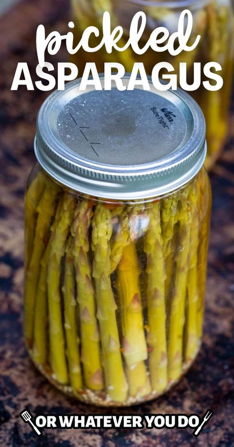 Pickled Asparagus Recipe - Easy canned asparagus recipe Pickled Asparagus Recipe, Canning Asparagus, Easy Asparagus Recipes, Pickled Asparagus, How To Make Pickles, Asparagus Seasoning, Relish Tray, Homemade Pickles, Pickled Veggies