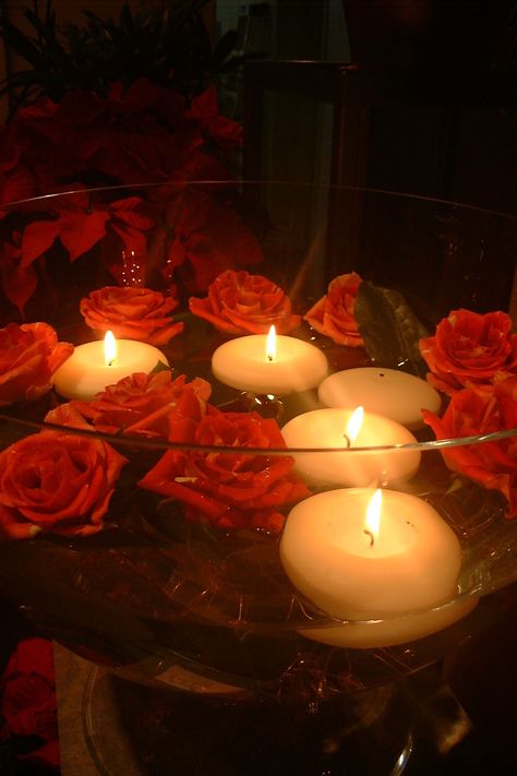 Rose Candle Aesthetic, Red Candles Aesthetic, Candle Light Dinner Ideas, Valentine Day Aesthetic, Roses And Candles, Aesthetic Valentines Day, Romantic Candlelight Dinner, Candles Romantic, Valentines Day Aesthetic