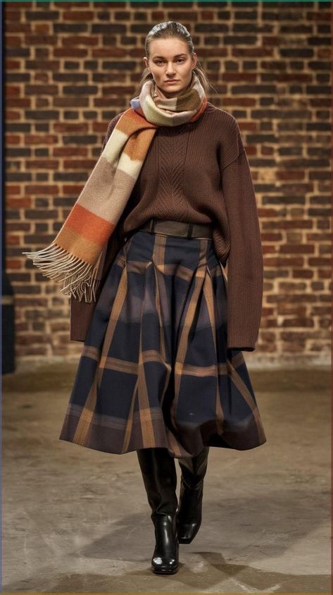 Tartan Skirt Outfit, Skirts And Boots, Rustic Brick Wall, Thigh Skirt, Chic Scarf, Rustic Brick, Chic Fall Fashion, Natural Fashion, Celebrity Style Icons