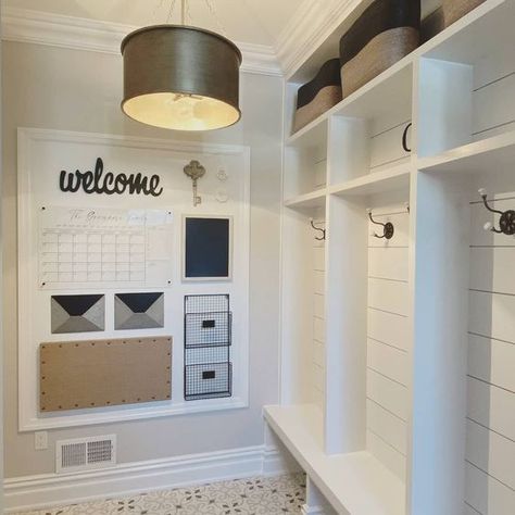 Kids Mudroom, Diy Mudroom Ideas, Family Command Center Wall, Small Mudroom Ideas, Mudroom Bench Ideas, Mudroom Remodel, Home Command Center, Mudroom Makeover, Diy Mudroom