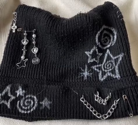 Alt Clothes Diy, Swirl Aesthetic, Diy Goth Clothes, Clothes Alt, Alternative Y2k, Punk Fashion Diy, Goth Clothes, Alt Clothes, Cat Beanie