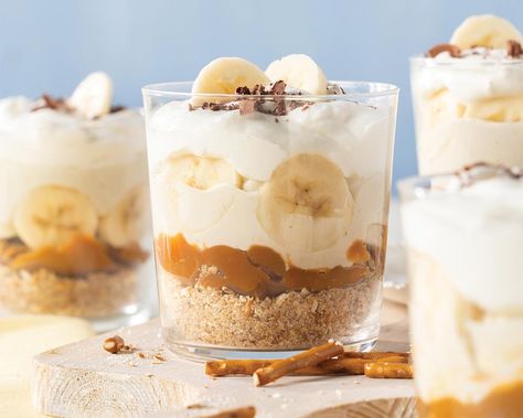 Banana-Caramel Mini Trifles Mini Trifle Desserts, Mini Trifles, Mini Trifle, Caramel Apple Spice, Trifle Recipes, Banana Caramel, Apple Pie Bars, Parfait Desserts, British Desserts