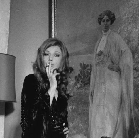 Vintage Vibes on Instagram: "Monica Vitti on the set of That’s How We Women Are (1971) 💌 #monicavitti 
cr. falsenote (tumblr)" Monica Vitti Style, Monica And Vincent, Monica Vitti, Fenity Monica Dress, Monica Lewinsky, Kiss Outfits, La Riffa (1991) Monica Bellucci, Monica Vitti L'avventura, Vintage Vibes