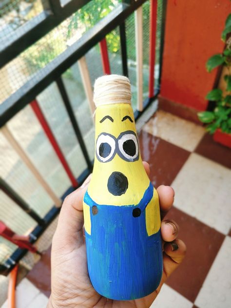 Used old syrup bottle to do this cute minion Simple Bottle Painting Ideas, Bottle Painting Ideas, Youtube Ideas, Syrup Bottle, Cute Minions, Handmade Things, Art Decor Diy, Bottle Painting, Bottle Art