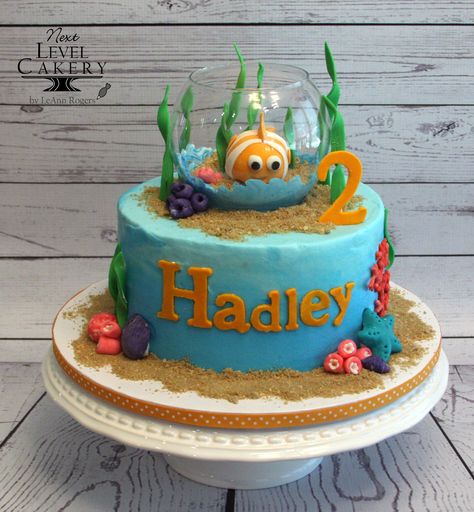 Fish Bowl Cake, Birthday Cake Fish, Fish Birthday Cake, Under The Sea Birthday Cake, Sea Birthday Cake, Fish Cake Birthday, Fish Birthday, Kid Birthday Ideas, Cake Structure