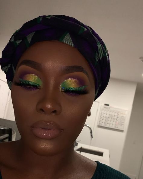 Mardi Gras Ball Makeup Looks, Mardi Gras Inspired Makeup, Mardi Gras Makeup Ideas Glitter, Madi Gras Makeup, Mardi Gras Makeup Black Women, Mardi Gras Eyeshadow Ideas, Mardi Gras Makeup Looks, Madi Gras Outfit Ideas Black Women, Mardi Gras Hairstyles