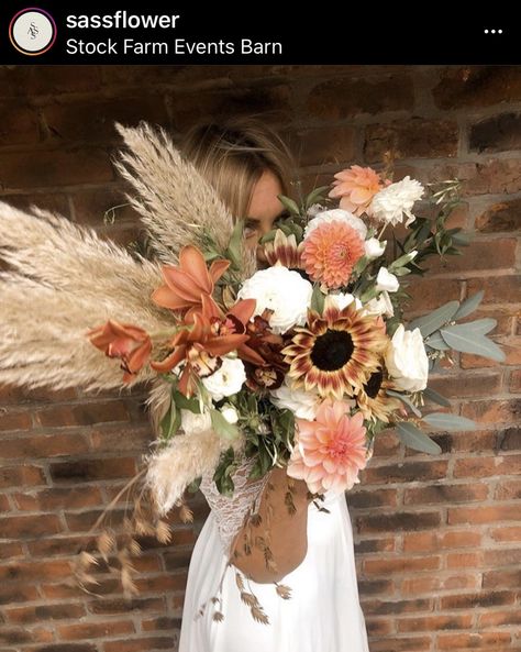 Western Sunflower Bouquet, Rust Sunflower Wedding, Sunflowers And Pampas Wedding, Sunflower Boho Bouquet, Rust And Sunflower Wedding, Fall Wedding Flowers Sunflowers, Boho Sunflower Bouquet, Rustic Sunflower Wedding Ideas, Boho Sunflower Wedding