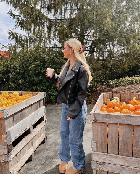 Fall Outfit With Jeans, Halloween Aesthetic Outfits, Destiny Sidwell, Pumpkin Patch Outfits, Book Girlies, Fall Pumpkin Patch, Patch Outfit, Spring Attire, Pumpkin Patch Outfit