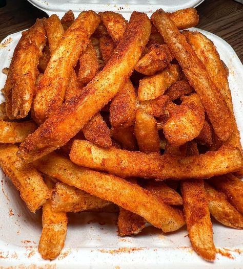 Samantha on Instagram: “🍟 HAPPY FRYYYDAYY 🍟 • Masala Fries • • @halalnout • #fries #friesbeforeguys #frieslover #frenchfries #fryday #masala #halal #food…” Masala Fries, Eating Food Funny, Halal Food, Halal Recipes, Island Food, Yummy Comfort Food, Food Videos Cooking, Interesting Food Recipes, French Fries