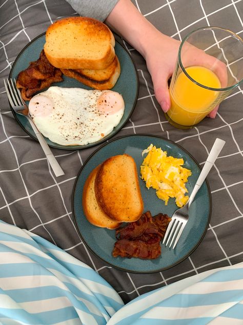 traditional breakfast of toast, eggs, bacon, and orange juice Breakfast Couple Aesthetic, Breakfast In Bed Aesthetic Couple, Couple Breakfast Aesthetic, Couple Breakfast In Bed, Breakfast In Bed Aesthetic, Couple Breakfast, Couples Recipes, Blogger Aesthetic, Aesthetic Couples