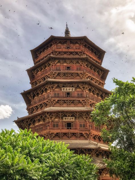 The Sakyamuni Pagoda of Fogong Temple 佛宮寺釋迦塔 locates in Ying Country Shanxi China built in 1056 Liao Dynasty. Its the oldest existent fully wooden pagoda in China. The best time to visit it is summer you can see hundreds swallows flying around it. http://ift.tt/2sY4IEf Temple Chinese, China Pagoda, Pagoda Temple, Pagoda Of Fogong Temple, Shwe Dagon Pagoda Photo, Chinese Pagoda, China Architecture, Asian Architecture, Ancient Buildings