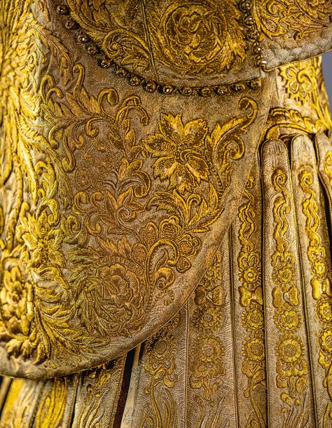 GUO PEI | GOLD CHINESE TRADITIONAL BRIDAL DRESS | GOLD: The Midas Touch | Sotheby's Guo Pei Embroidery, Chinese Couture, Pei Wedding, Peranakan Culture, Golden Wedding Dress, Champagne Wedding Dress, Chinese Fabric, Guo Pei, Gold Work Embroidery