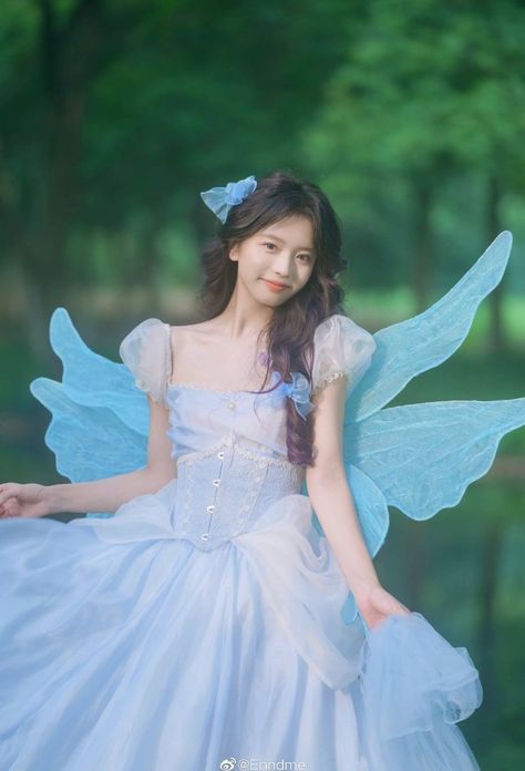 Kostum Peri, Dream Daughter, Debut Theme, Cloth Ideas, Debut Photoshoot, Best Romantic Song Lyrics, Pinterest Keywords, Photography Posing Guide, Princess Cinderella