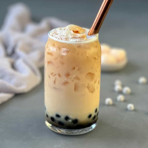 Sweet & Creamy Lychee Bubble Tea Lychee Bubble Tea, Lychee Tea, Bubble Tea Straws, Bubble Tea Recipe, Brown Sugar Syrup, Vegan Caramel, Steeped Tea, Chai Latte, Taste Testing