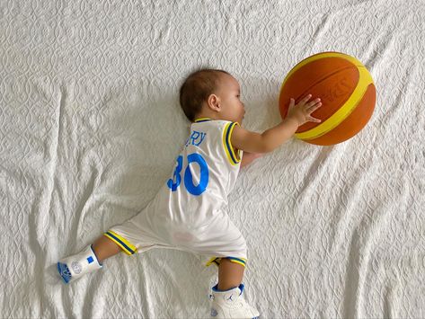 Infant Basketball Photoshoot, Basketball Baby Pictures, Baby Boy Basketball, Basketball Baby, Pic Poses, Baby Shoot, Basketball Wallpaper, Boys Basketball, Pic Pose