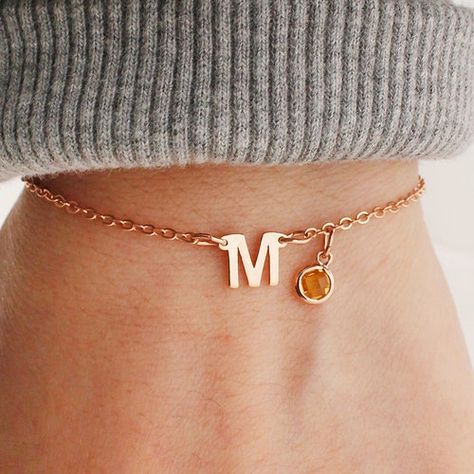 Apple Gadgets Iphone, Apple Gadgets, Modern Gold Jewelry, Bracelet Friendship, Gold Name Necklace, Birthstone Bracelet, Classy Jewelry, Crochet Keychain, Fancy Jewellery