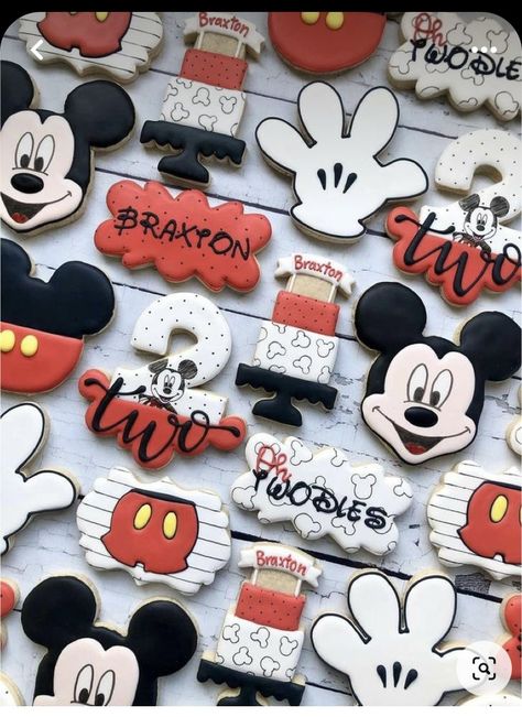 Γενέθλια Mickey Mouse, Mickey Mouse Theme Party, Mouse Cookies, Mickey Mouse Birthday Decorations, Mickey 1st Birthdays, Mickey Mouse Bday, Twodles Birthday, Minnie Mouse Cookies, Mickey Mouse Cookies