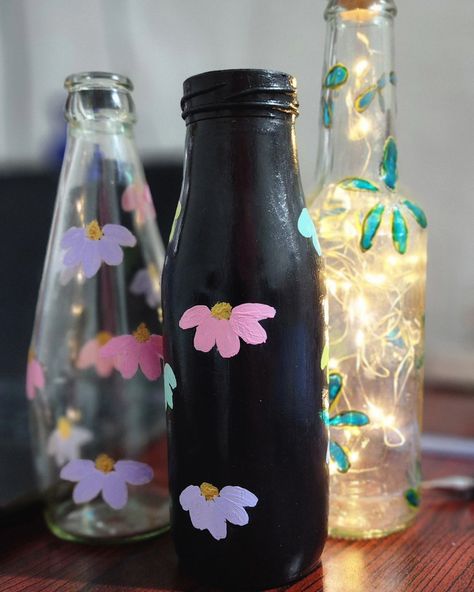 🎨✨ Transforming simple glass bottles into charming decor with easy mini bottle painting!. Whether you're a beginner or an experienced artist, these projects are perfect for adding a personal touch to your space. Swipe through to see how to bring these mini masterpieces to life! Don't forget to like, save, and share your own bottle art creations! 🖌️💖 #DIYArt #MiniBottlePainting #BottlePainting #MiniArt #EasyPainting #GlassBottleArt #PaintingIdeas #art #artist #artwork #drawing #photography ... Acrylic Paint Bottles Diy, Empty Acrylic Paint Bottles Diy, Glass Bottle Painting Ideas Acrylic, Paint Bottles Diy, Mini Bottle Painting, Acrylic Paint Bottles, Mini Masterpieces, Small Glass Bottles, Drawing Photography