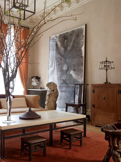 Historic Brooklyn Townhouse by Kathryn Scott Design Studio Asian Dining Room, Minimalism Living, Asian Living Room, Scale Art, Orange Wood, Design Salon, Elegant Living, Diy Interior, A Living Room