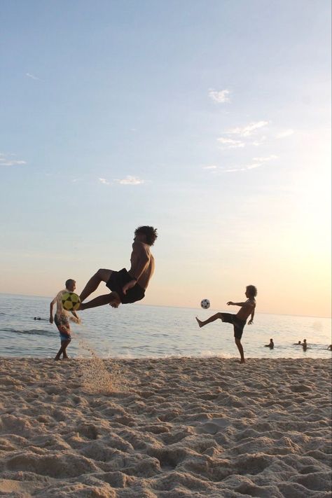 Beach Football, Cristiano Ronaldo Young, Brazil Beaches, Sunset Aesthetic, Playing Football, Boys Playing, Summer Sports, Summer Feeling, Neymar Jr