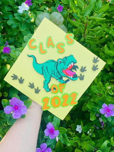 Dinosaur Graduation Cap, Dinosaurs Preschool, Pre K Graduation, Senior Stuff, Cap Decoration, Grad Caps, Cap Ideas, Graduation Cap Designs, Preschool Graduation