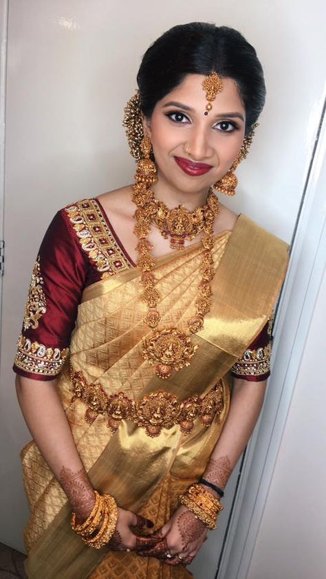 Gold Colour Saree Blouse Designs, Gold Colour Saree Contrast Blouse, Gold Saree With Contrast Blouse, Gold Colour Saree, Golden Sarees, Saree Contrast Blouse, Nakshi Jewellery, Christian Bridal Saree, Latest Blouse Neck Designs