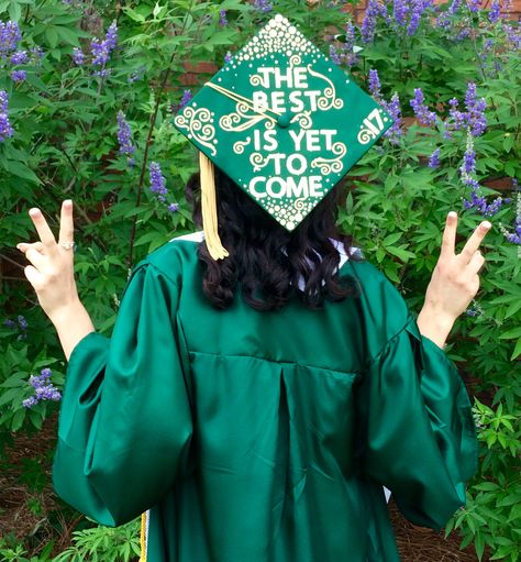 Graduation Cap Designs Green And Gold, Graduation Green Cap And Gown, Green Graduation Cap Ideas, Green Cap Decoration Graduation, Green Graduation Gown And Cap, Green Graduation Cap Designs, Green Grad Cap Ideas, Green Cap And Gown, Green Graduation Cap