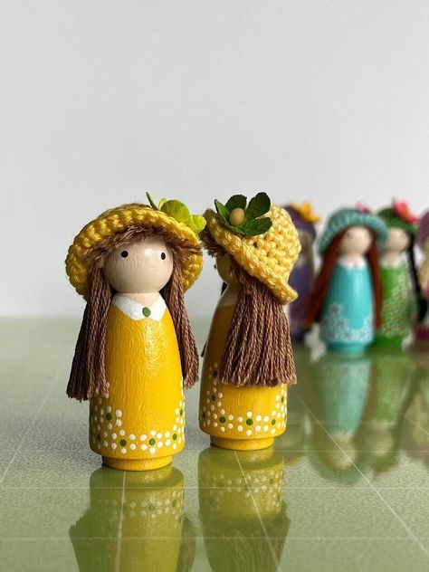 Pretty Pegs, Dolls Handmade Diy, Dolly Pegs, Wood Peg Dolls, 5 Min Crafts, Peg People, Clothespin Dolls, Clothes Pin Crafts, Pin Doll